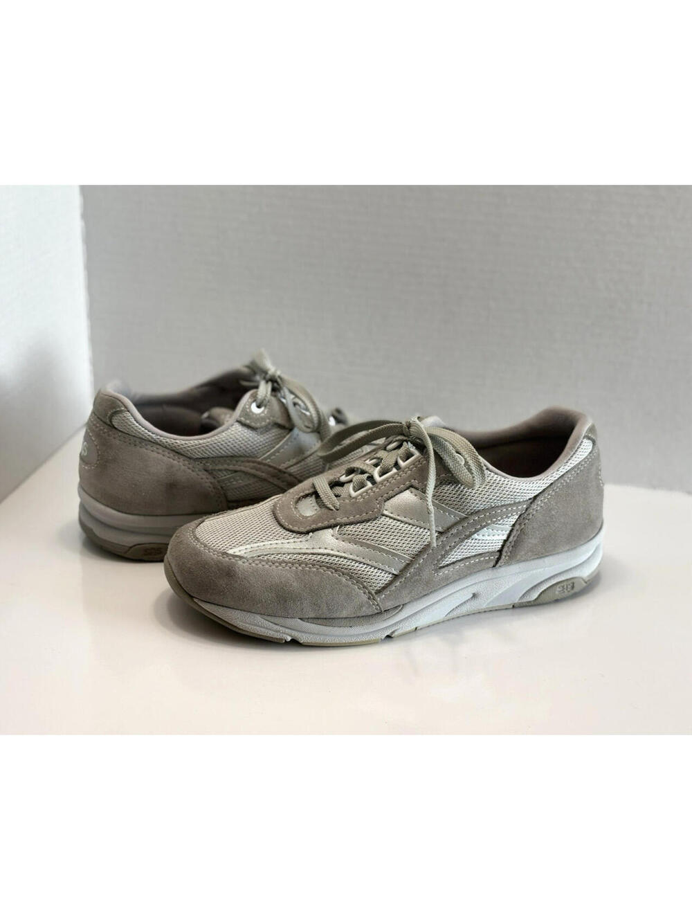 SAS Tour Mesh Dust Women Size 8.5M Gray Suede Walking Shoes Lace Up Sneakers USA